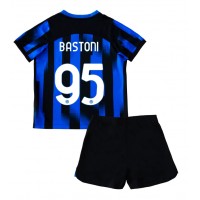 Maglie da calcio Inter Milan Alessandro Bastoni #95 Prima Maglia Bambino 2023-24 Manica Corta (+ Pantaloni corti)